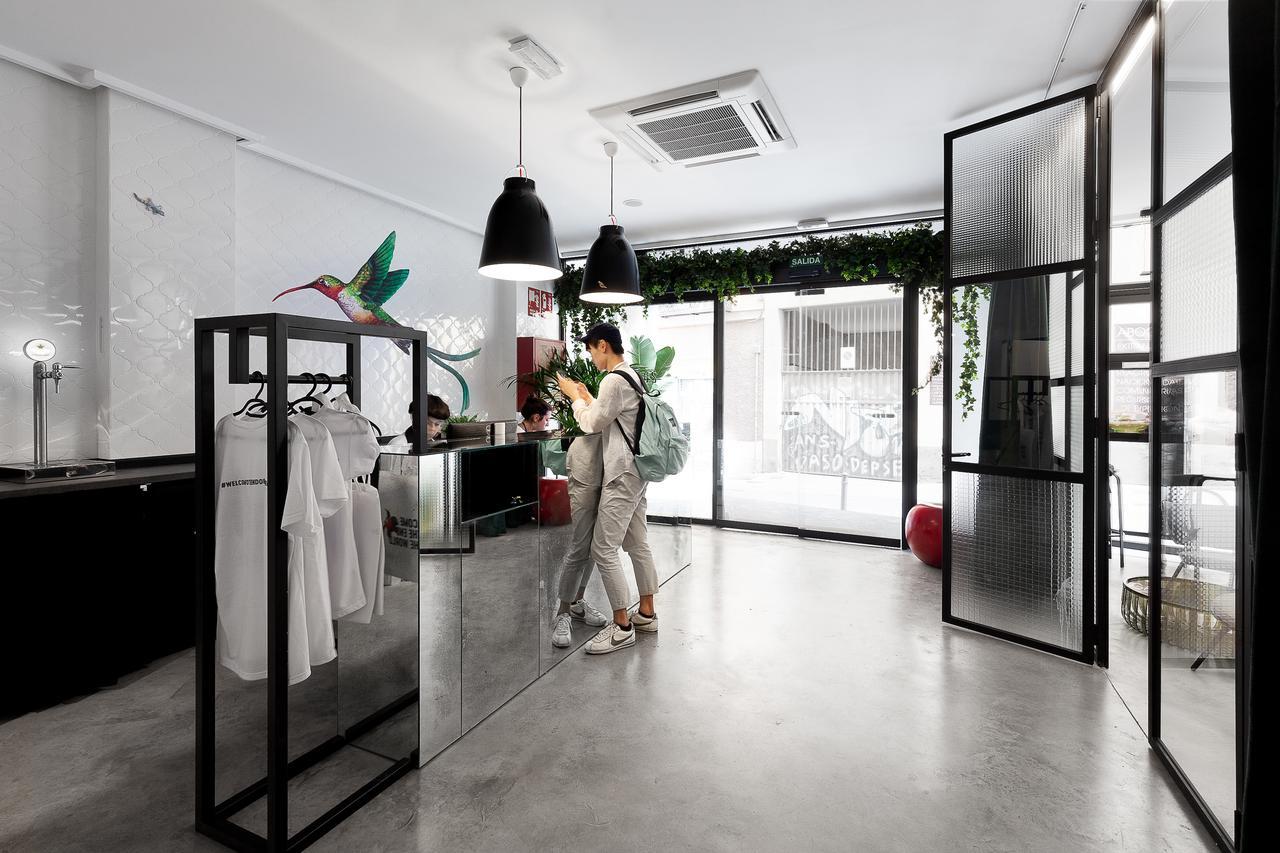 2060 The Newton Hostal *