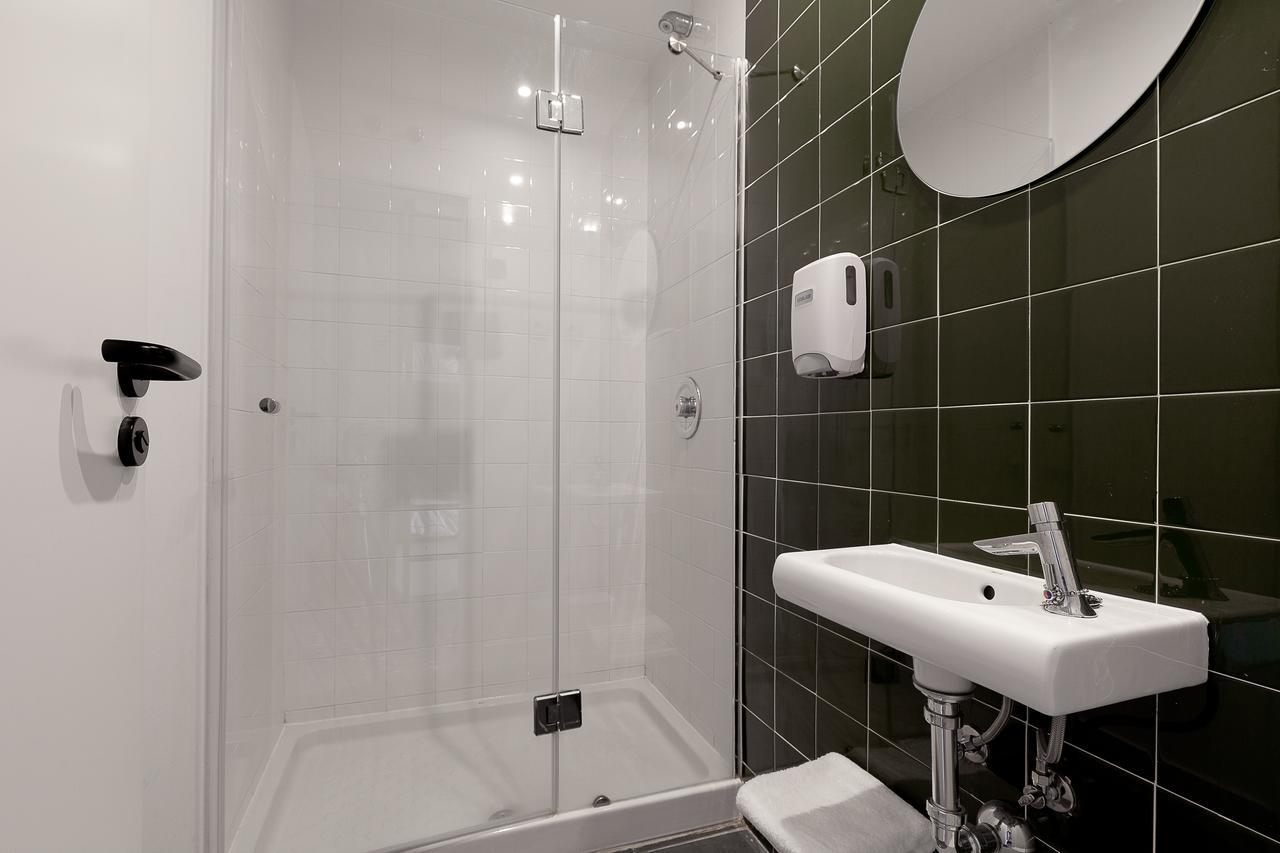 2060 The Newton Hostal Madrid