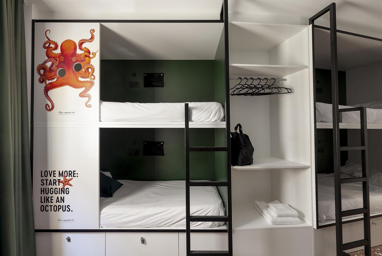 2060 The Newton Hostal