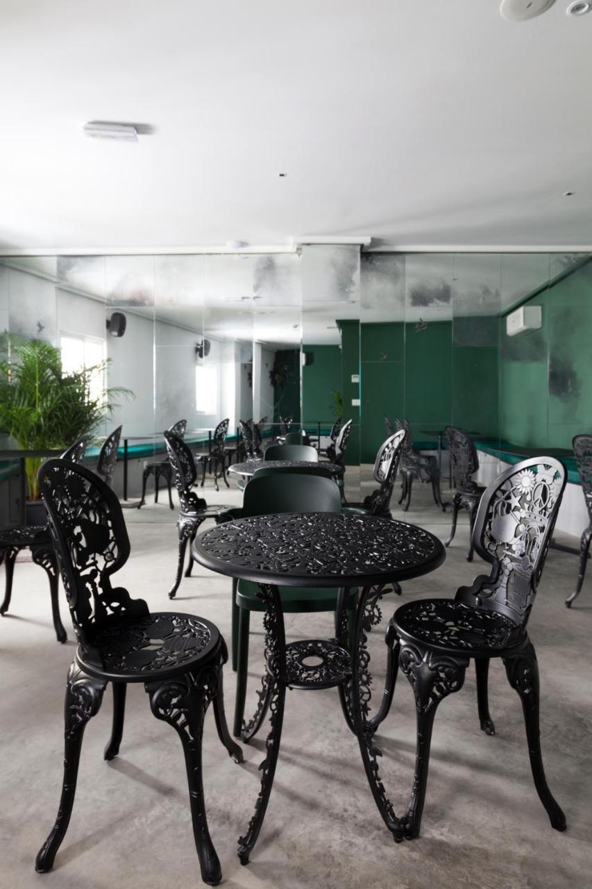 2060 The Newton Hostal *